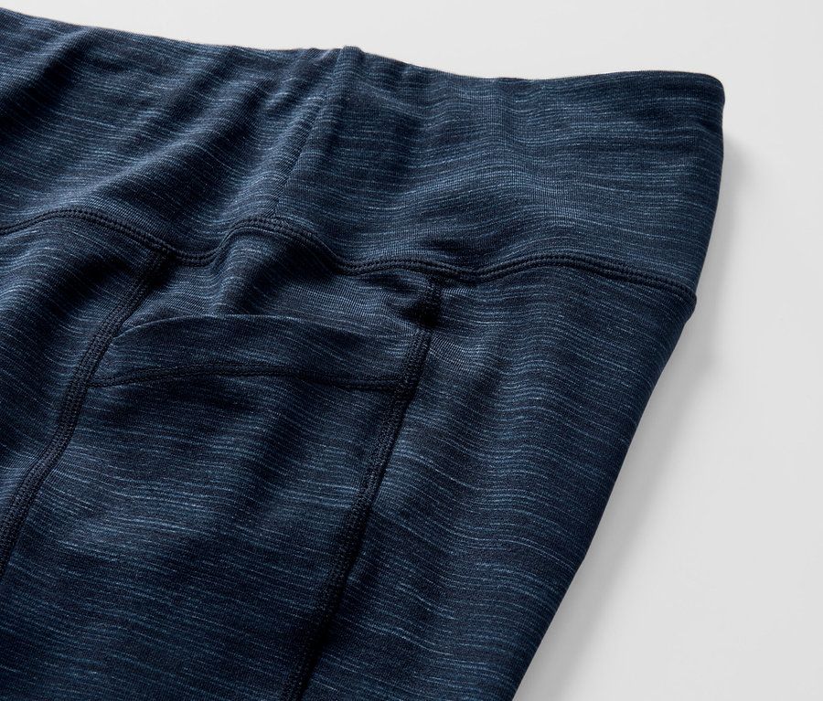 Gros plan sur un legging de sport.