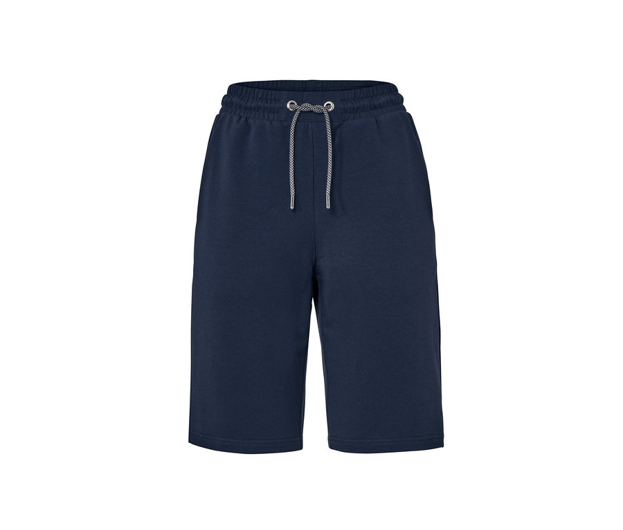 Short de sport bleu marine.