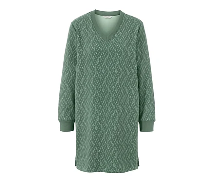 Robe d’intérieur verte à manches longues avec motif blanc.