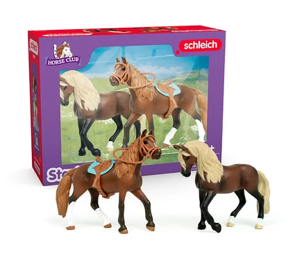 Kit de démarrage « Horse Club » de Schleich avec trois chevaux marron.