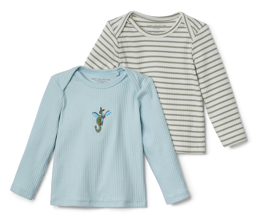Deux t-shirts à manches longues pour bébé avec structure côtelée, un bleu clair avec broderie et un avec des rayures grises.