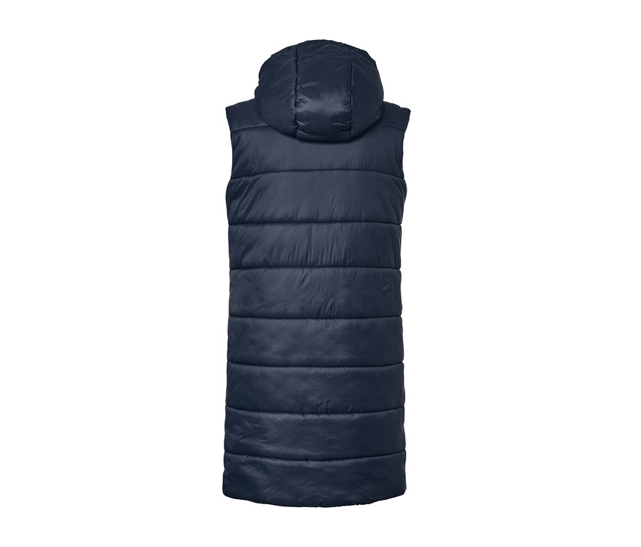 Détail du dos d'un long gilet sans manches matelassé avec capuche.