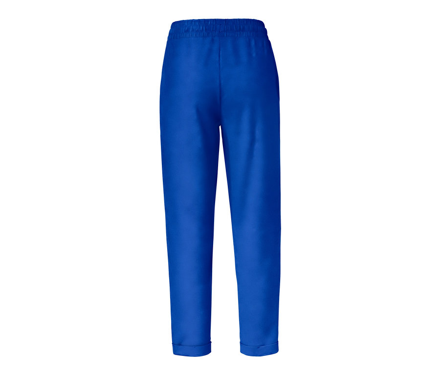 Pantalon de pyjama bleu.