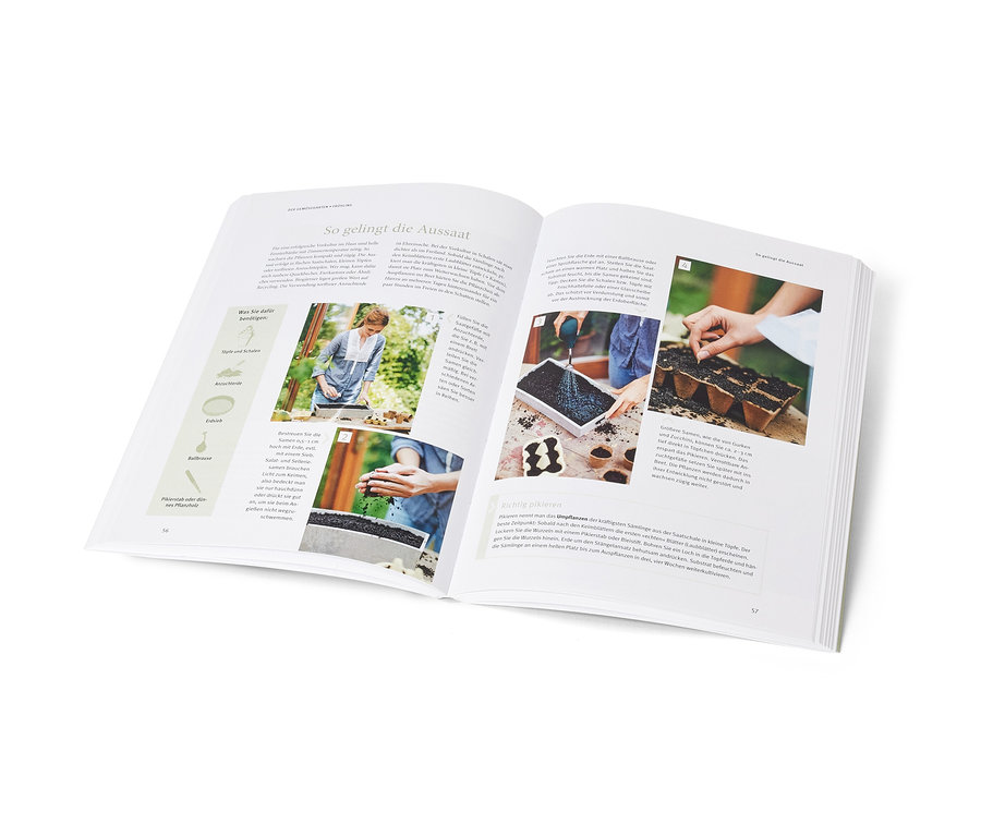 Livre ouvert « Dein eigenes Gemüse » (tes propres légumes, en allemand) avec des photos et du texte sur le jardinage.