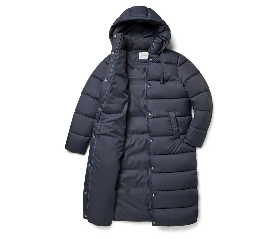 Manteau long ouvert bleu marine à capuche.