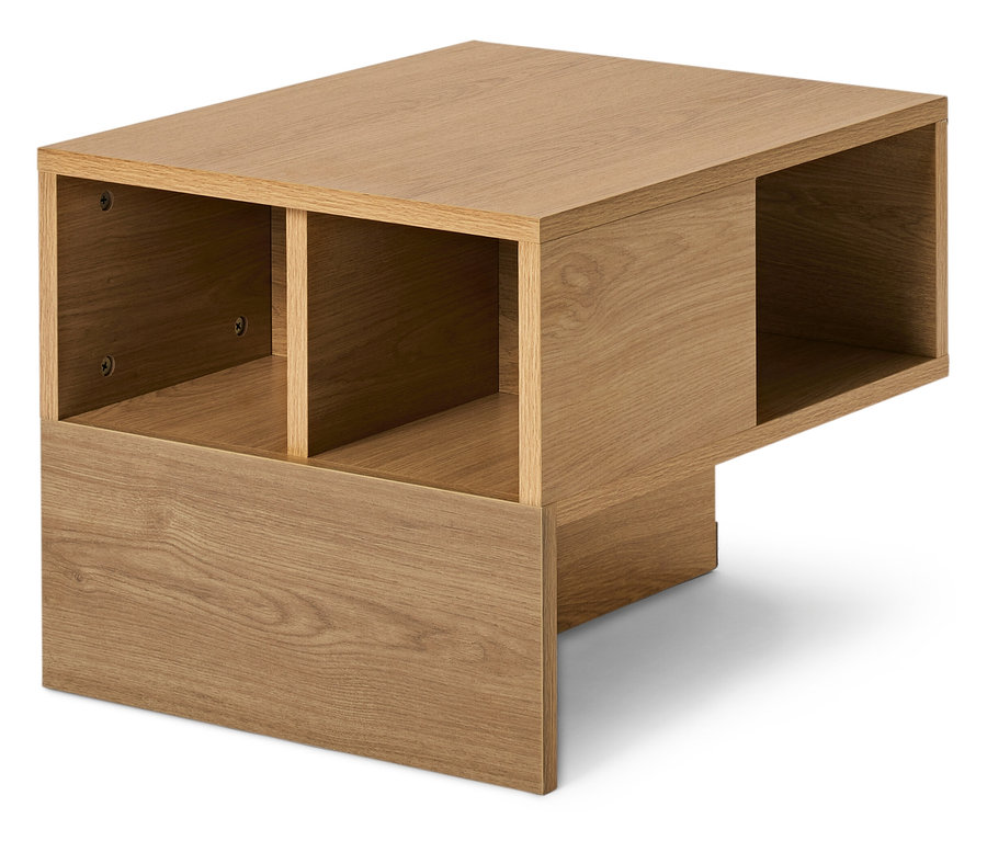 Table basse en bois marron clair avec des espaces de rangement ouverts.