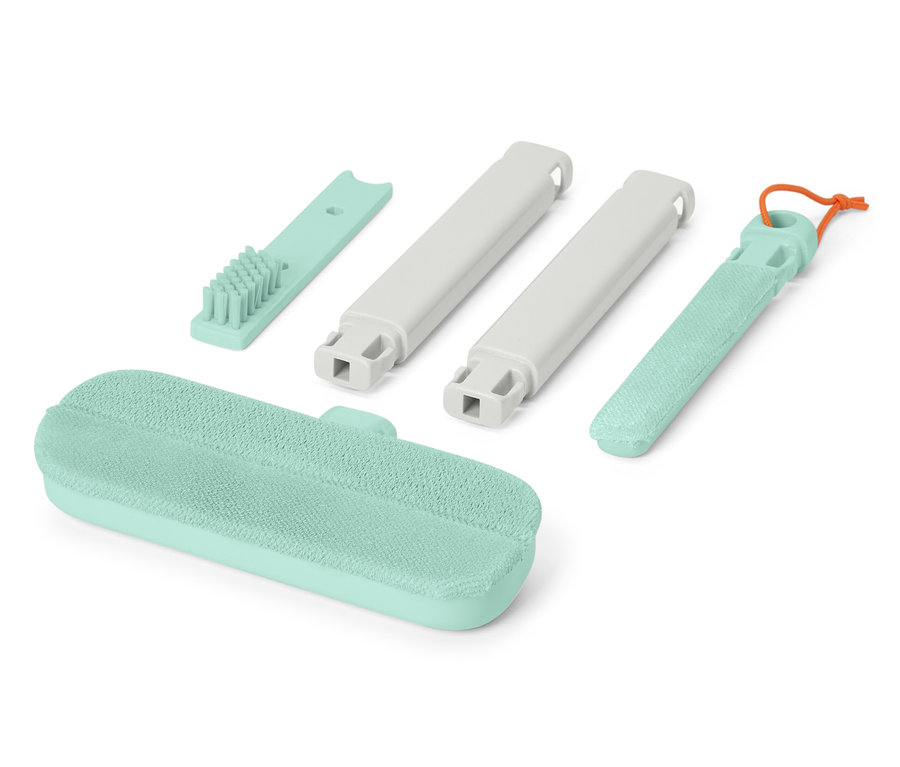 L'ensemble d'accessoires de nettoyage pour textiles 4 en 1 comprend une brosse, deux accessoires et une poignée.