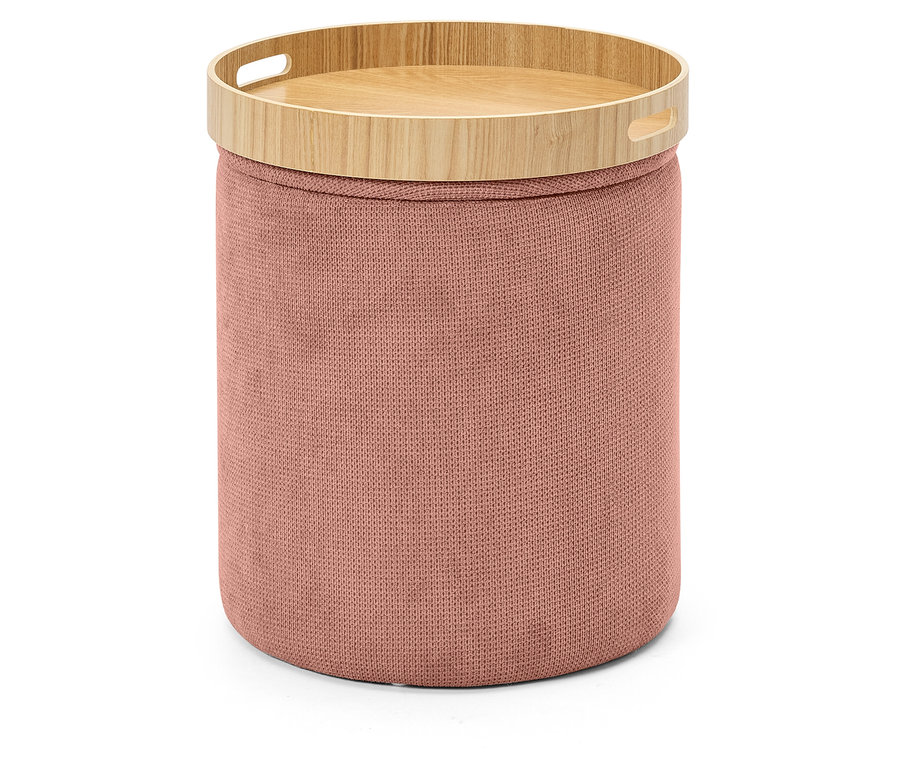 Pouf rose avec plateau en bois sur fond blanc.