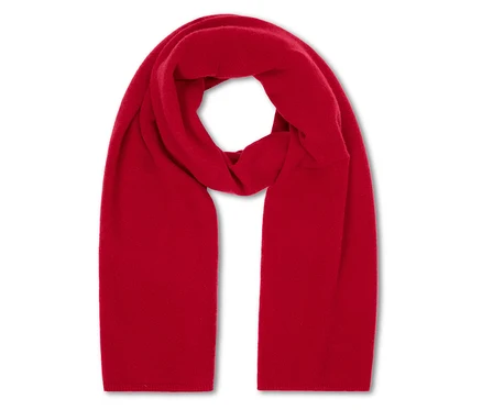 Un cachemire rouge est posé sur un fond blanc.