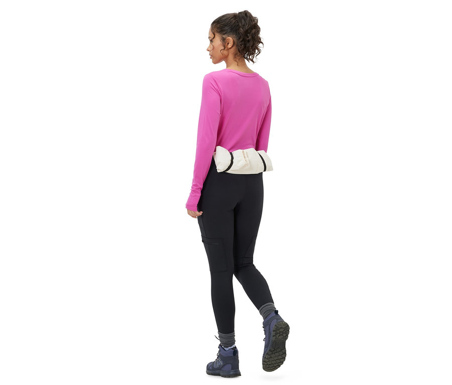 Femme vue de dos portant un collant d’extérieur.