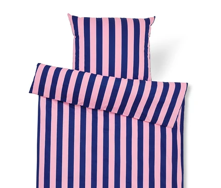 Ensemble de literie à rayures bleu et rose comprenant une taie d'oreiller et une housse de couette.
