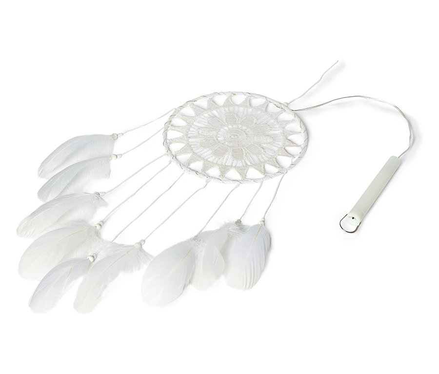 Attrape-rêves blanc avec des plumes et un interrupteur sur fond blanc.
