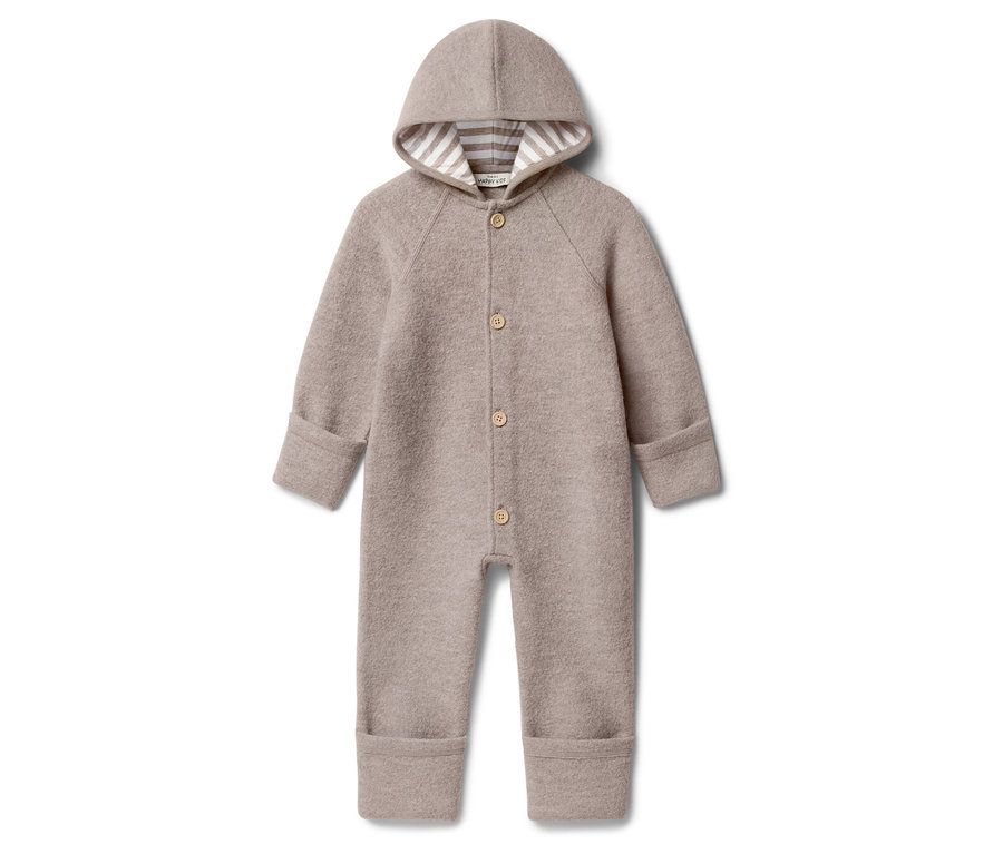 Combinaison en laine beige avec capuche et boutons.