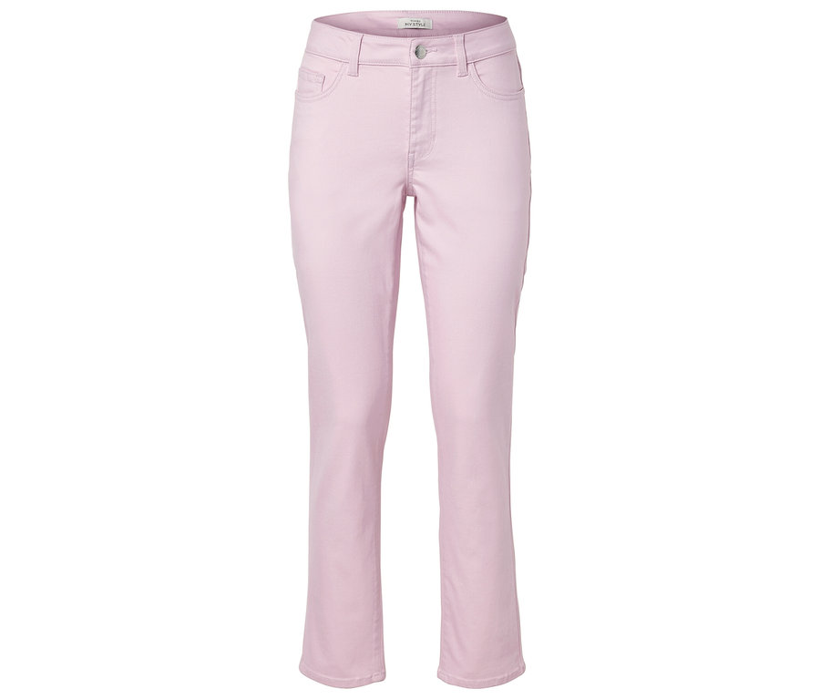 Gros plan d'un pantalon rose clair sur fond blanc.