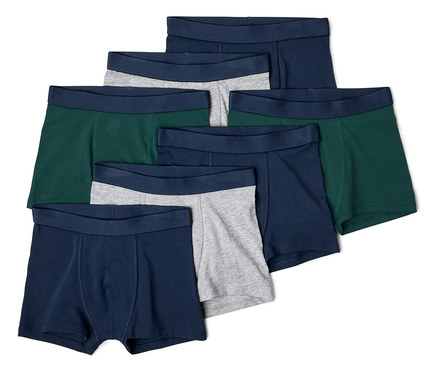 Sept boxers bleu marine, vert et gris sont disposés les uns sur les autres.