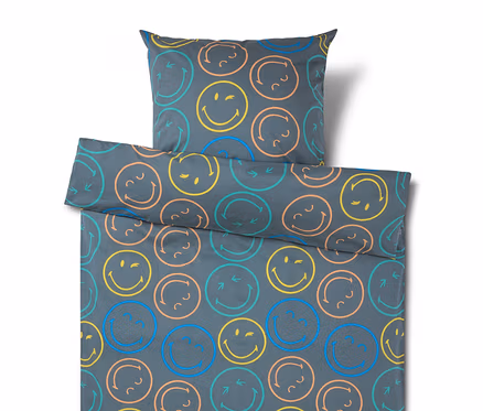Parure de lit gris foncé avec un motif de smileys colorés en jaune, bleu, orange et turquoise, certains souriants, clignants ou avec des flèches.