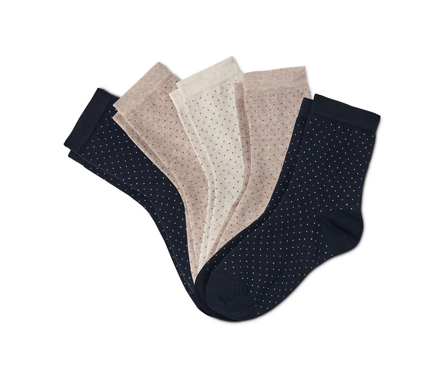 Sur un fond blanc, 5 paires de chaussettes du lot de 5 sont disposées côte à côte.