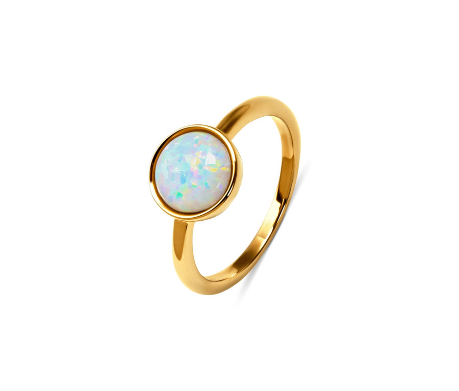 Bague dorée avec opale synthétique.