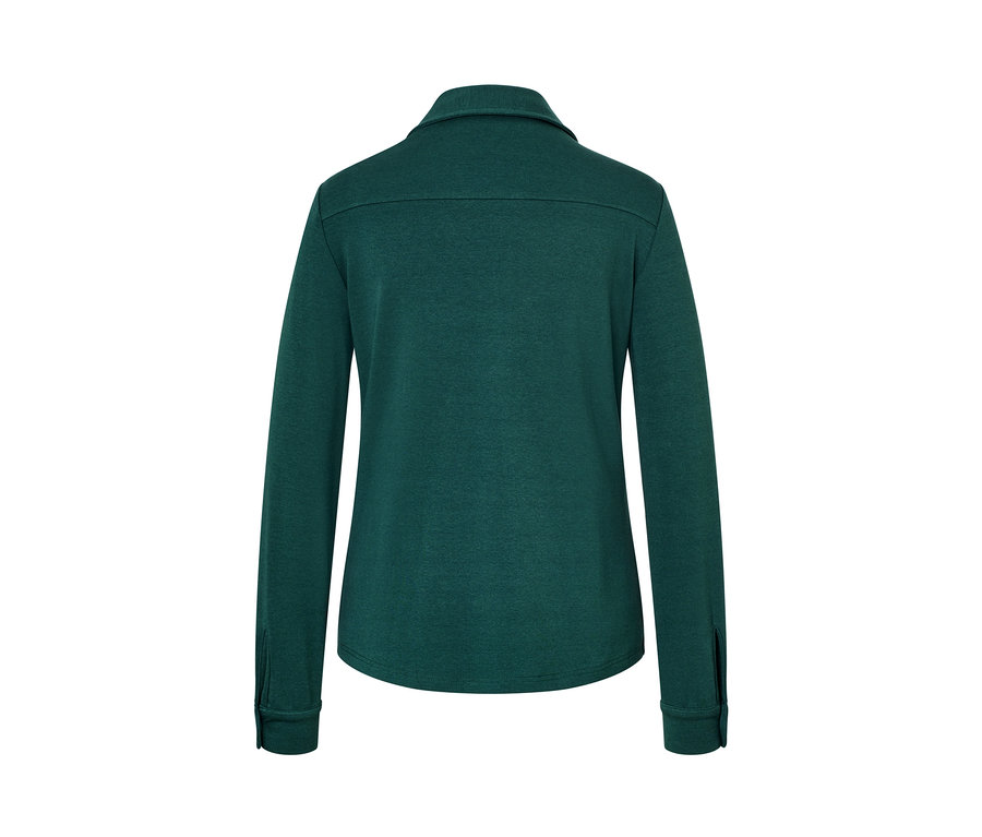 Détail du dos d'une blouse verte avec patte de boutonnage.