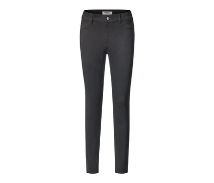 Jegging noir sur fond blanc.