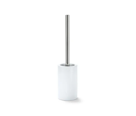 Brosse de toilette blanche avec manche argenté.
