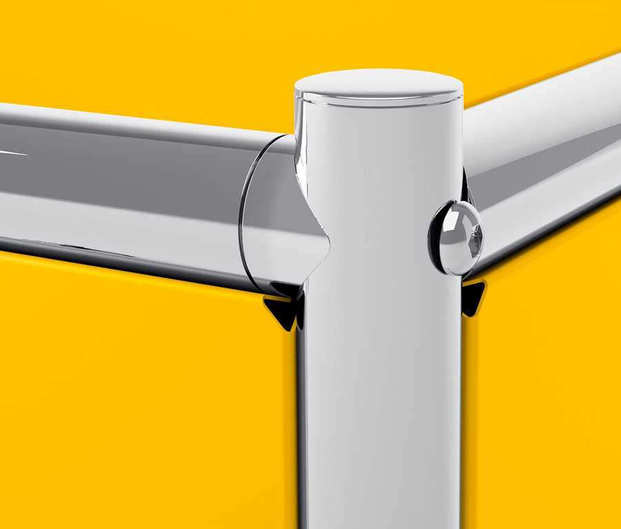 Détail de la table d’appoint en métal « CN3 » avec abattant en jaune.