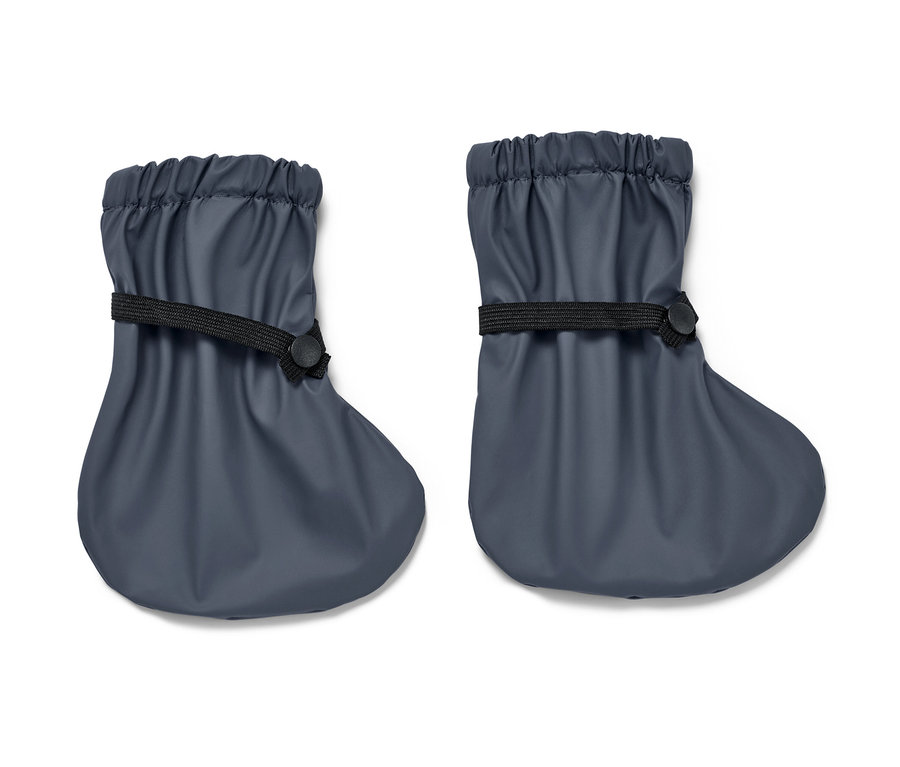 Deux chaussons de pluie.