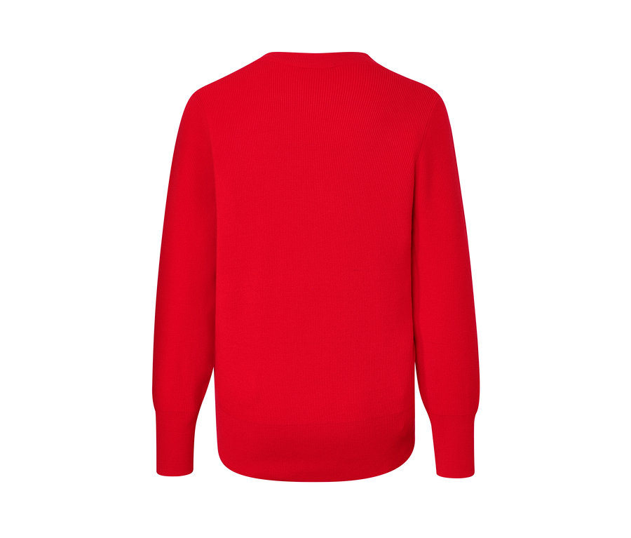 Pull en maille fine rouge.