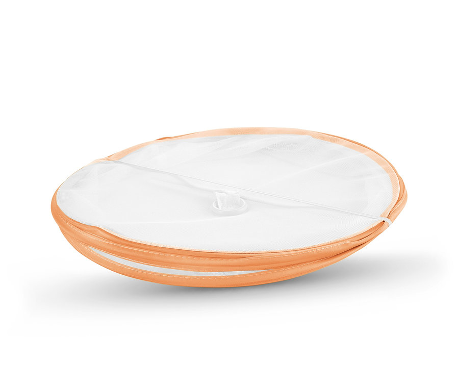 Une cloche de protection pliable orange avec un tissu en maille au milieu.