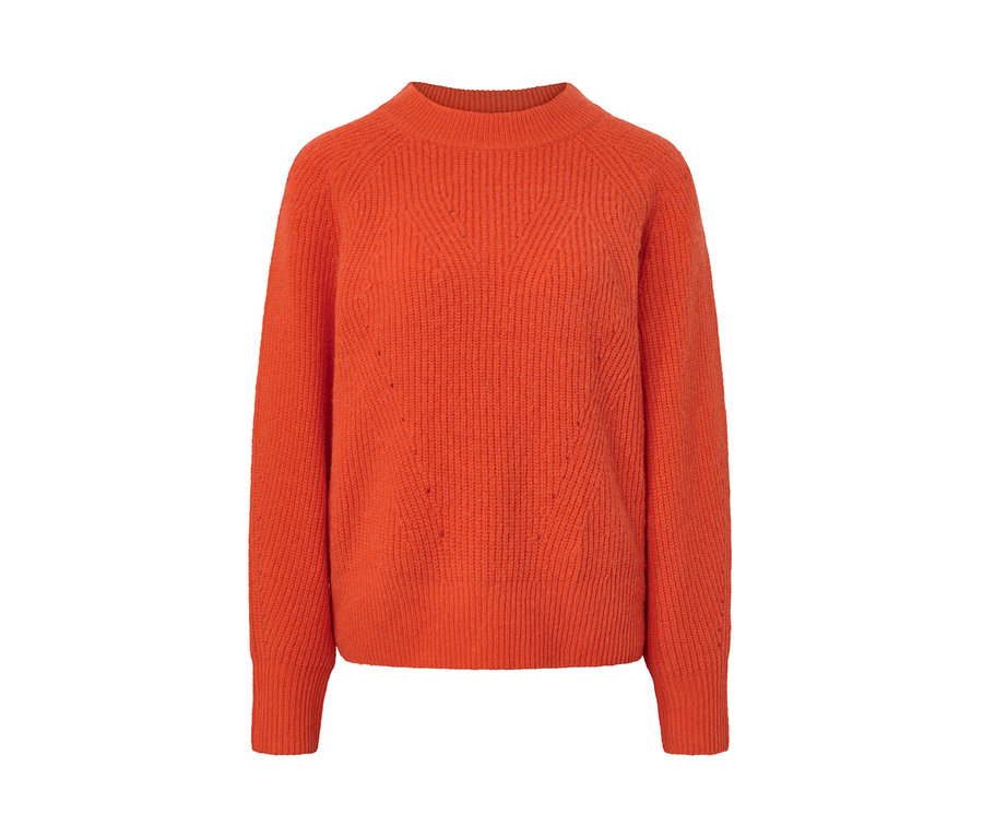 Pull en maille orange.