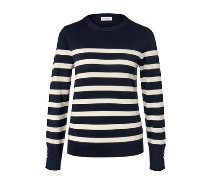 Pull en maille fine rayé bleu foncé.
