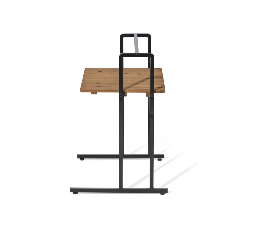 Détail d'une table en C avec un grand plateau.