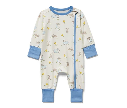 Pyjama pour bébé avec des motifs d'animaux.