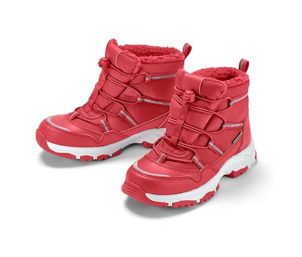 Deux bottines thermiques pour enfant rouges.