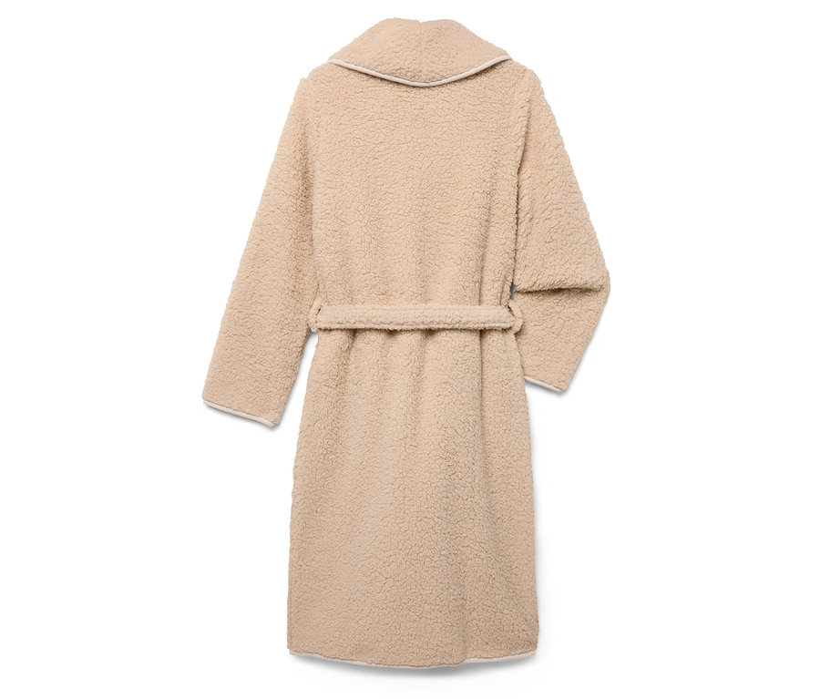Vue arrière d'un peignoir beige avec ceinture.