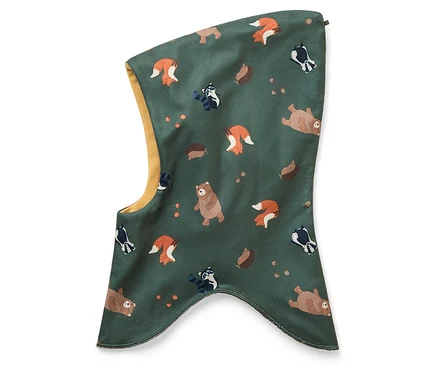 Cagoule verte avec des ours bruns, des renards, des ratons laveurs et des hérissons.