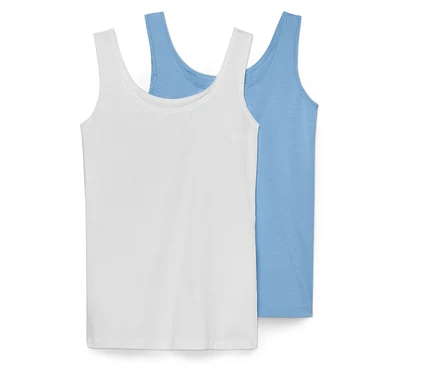Deux débardeurs, un blanc et un bleu clair, sont placés l'un à côté de l'autre.