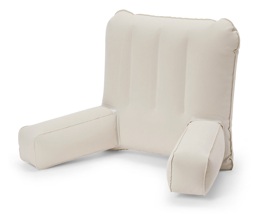 Coussin de dos beige avec accoudoirs.