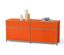 Meuble de rangement orange avec quatre tiroirs et cadre chromé. Des vases et un magazine sont posés sur le dessus.