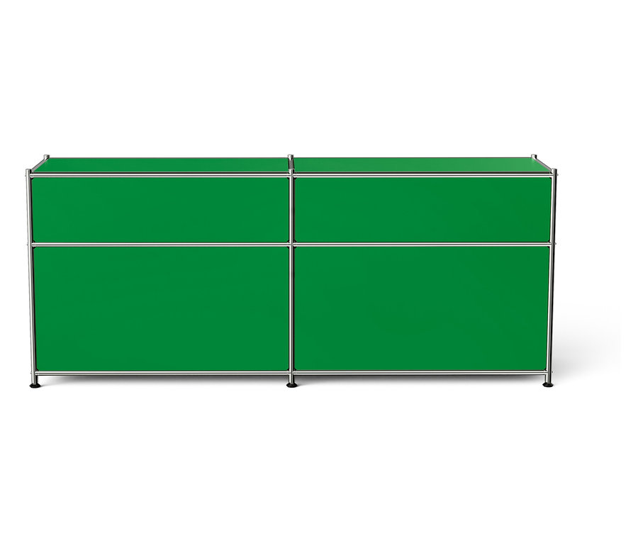 Armoire verte avec cadre argenté.