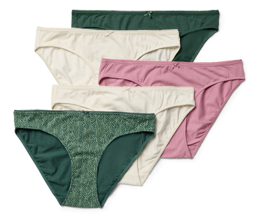 Un ensemble de cinq culottes pour femmes de différentes couleurs et motifs. Une verte avec un imprimé de feuilles, une vert foncé, une rose et deux couleur crème.