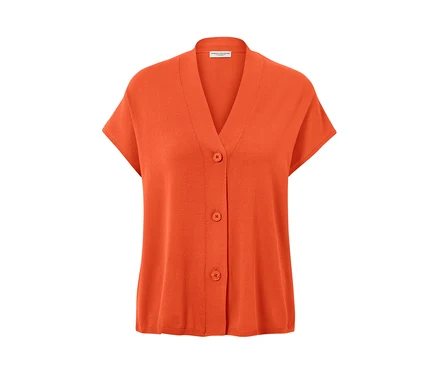Cardigan orange à manches courtes avec trois boutons.