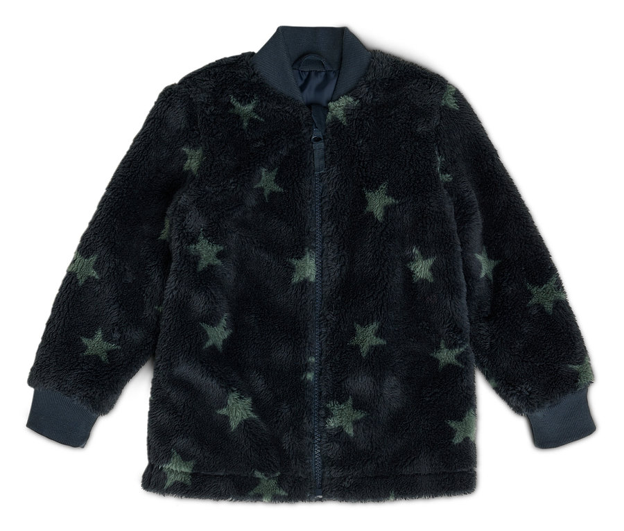 Veste à motif étoile sur fond blanc.