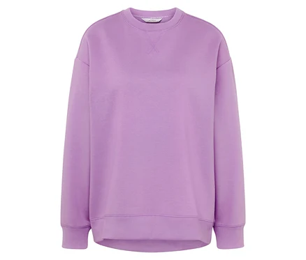 Sweat-shirt violet à manches longues.