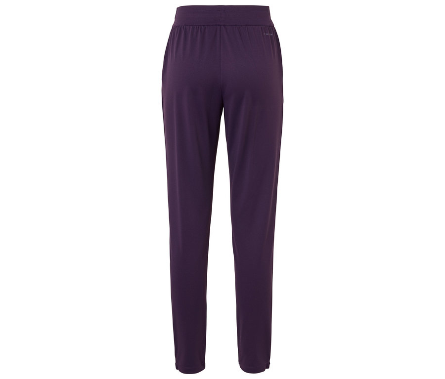 Pantalon violet vu de derrière.