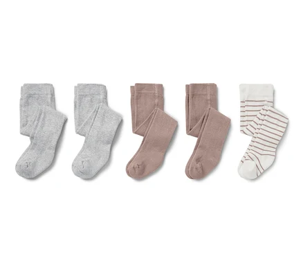 Trois paires de bas pour bébé : deux unis grises et marron, et une rayée.