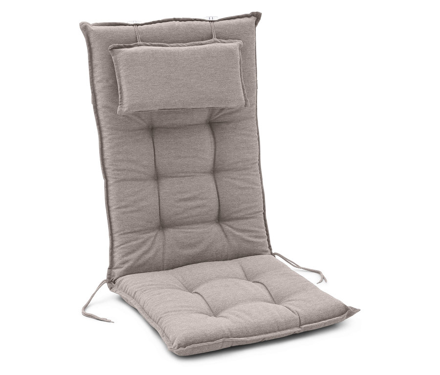 Un coussin de chaise de jardin gris rembourré avec un appui-tête est posé sur un fond blanc.