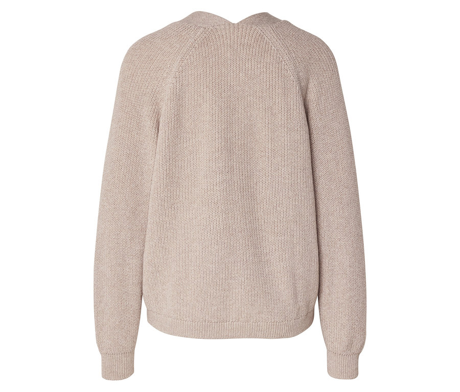 Vue arrière d'un pull en tricot marron clair à manches longues et encolure ras du cou.