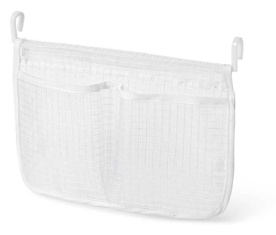 Sac de rangement suspendu en filet blanc avec deux crochets et trois poches.
