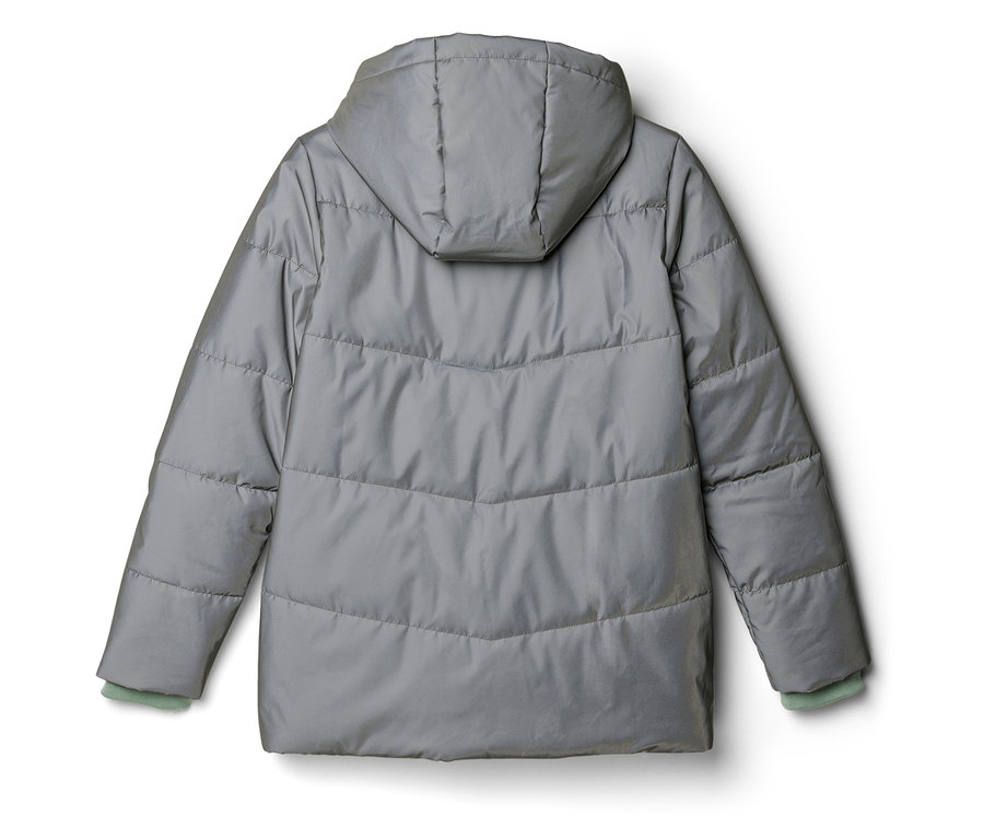 Vue arrière d'un blouson matelassé gris avec capuche et poignets vert clair.